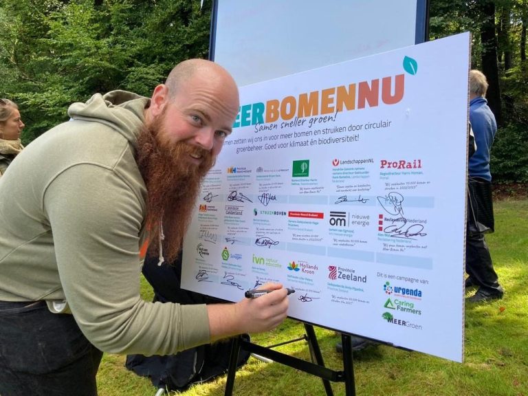 Stefan Louwerse van Beewilding helpt uw organisatie op zzp of freelance basis met diverse groenambities. Van beleidsadviseur, groenadviseur