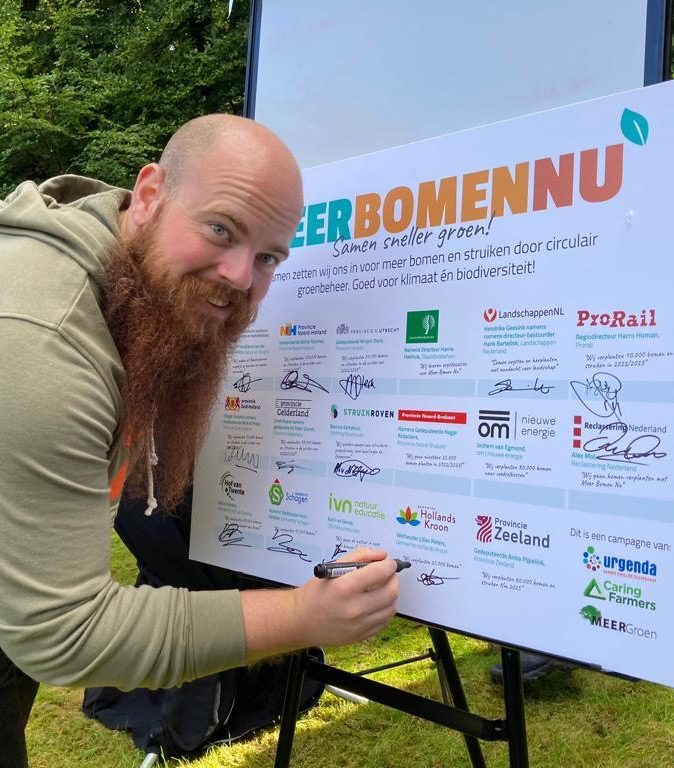 Stefan Louwerse van Beewilding is behalve groentechnicus ook groenverbinder door zijn enthousiasme en sprekende manier van vertellen.