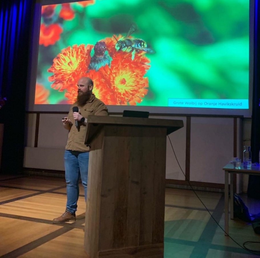 Stefan van Beewilding spreek enthousiast over groen, natuur en wilde bijen en geeft zijn luisteraars altijd praktisch handelingsperspectief.